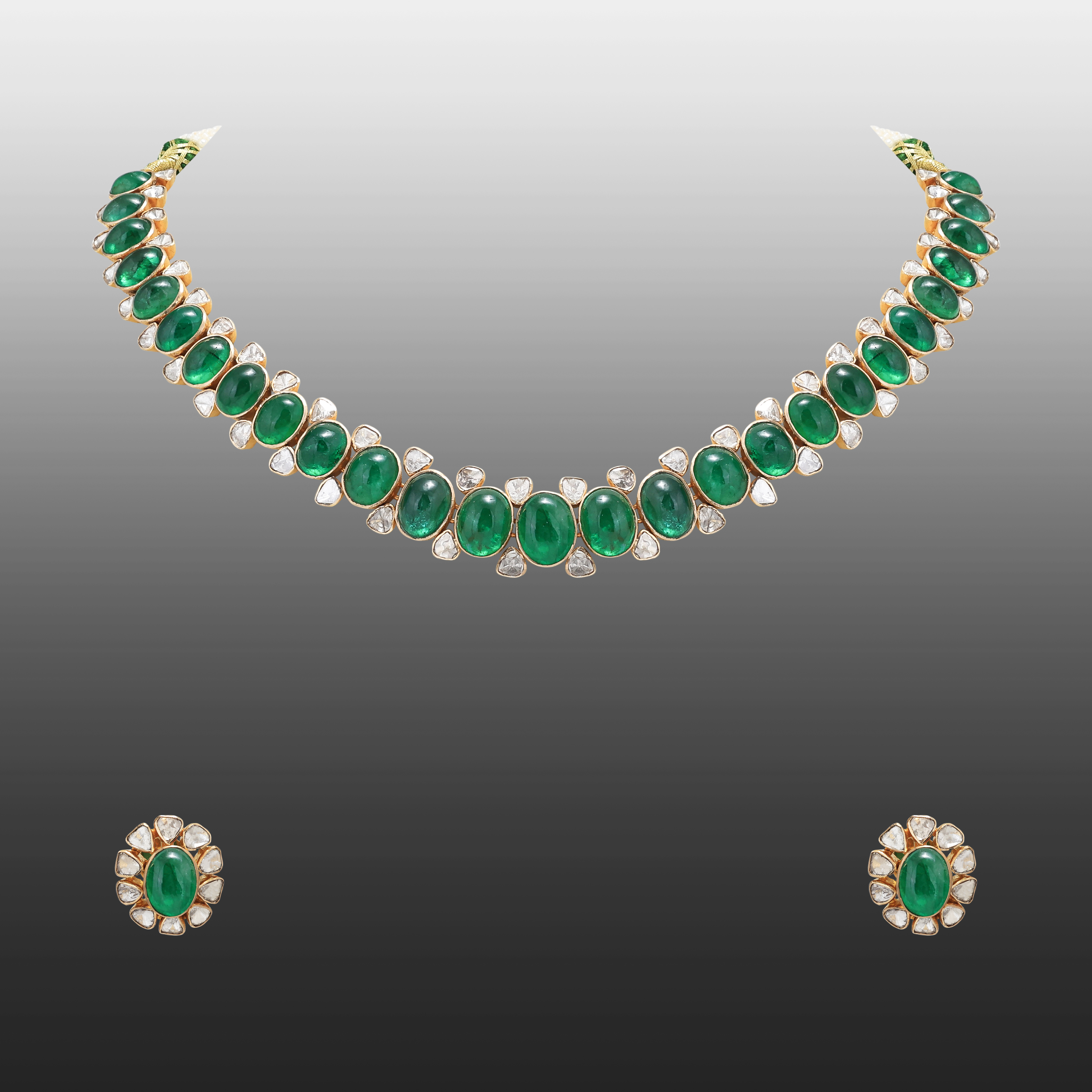 Emerald Cabochon Polki Necklace with Floral Stud