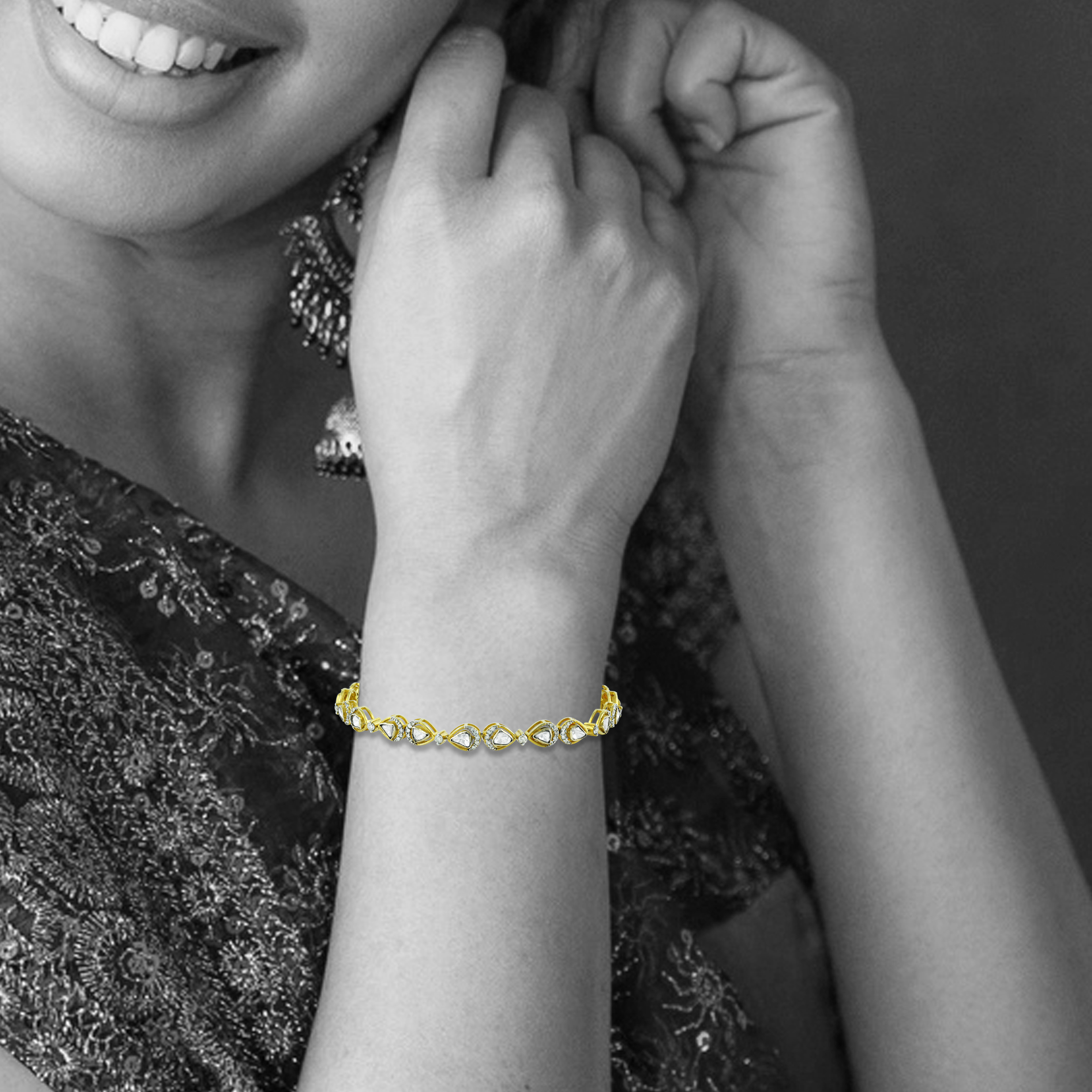 Pear-Shaped Polki Bracelet with Delicate Sparkle